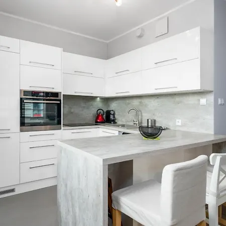 Towarowa By Renters Apartment