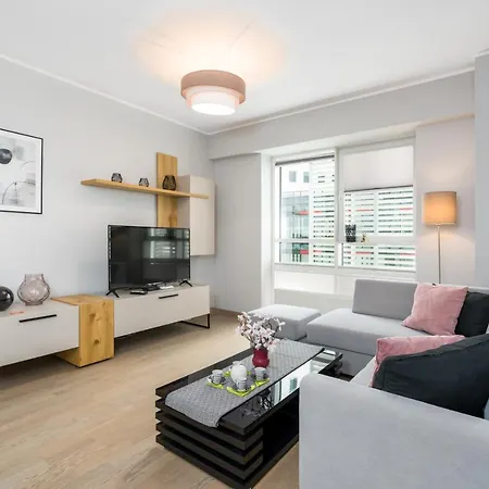 아파트 Towarowa By Renters 포즈난