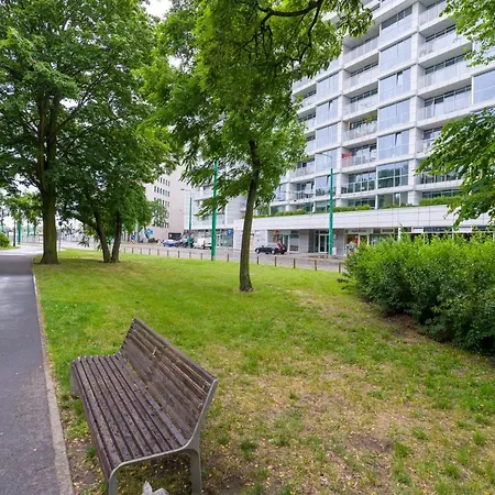 Towarowa By Renters Апартаменти